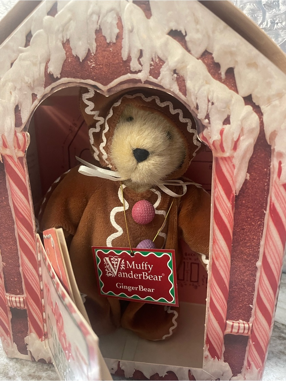 Muffy  Vanderbear GingerBear Holiday in Gingerbread House Limited edition 1992
